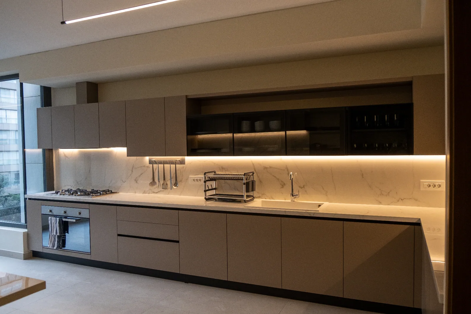 Backlit Marble Kitchen — kitchens renovation in CLEMENCEAU by K.Renovation