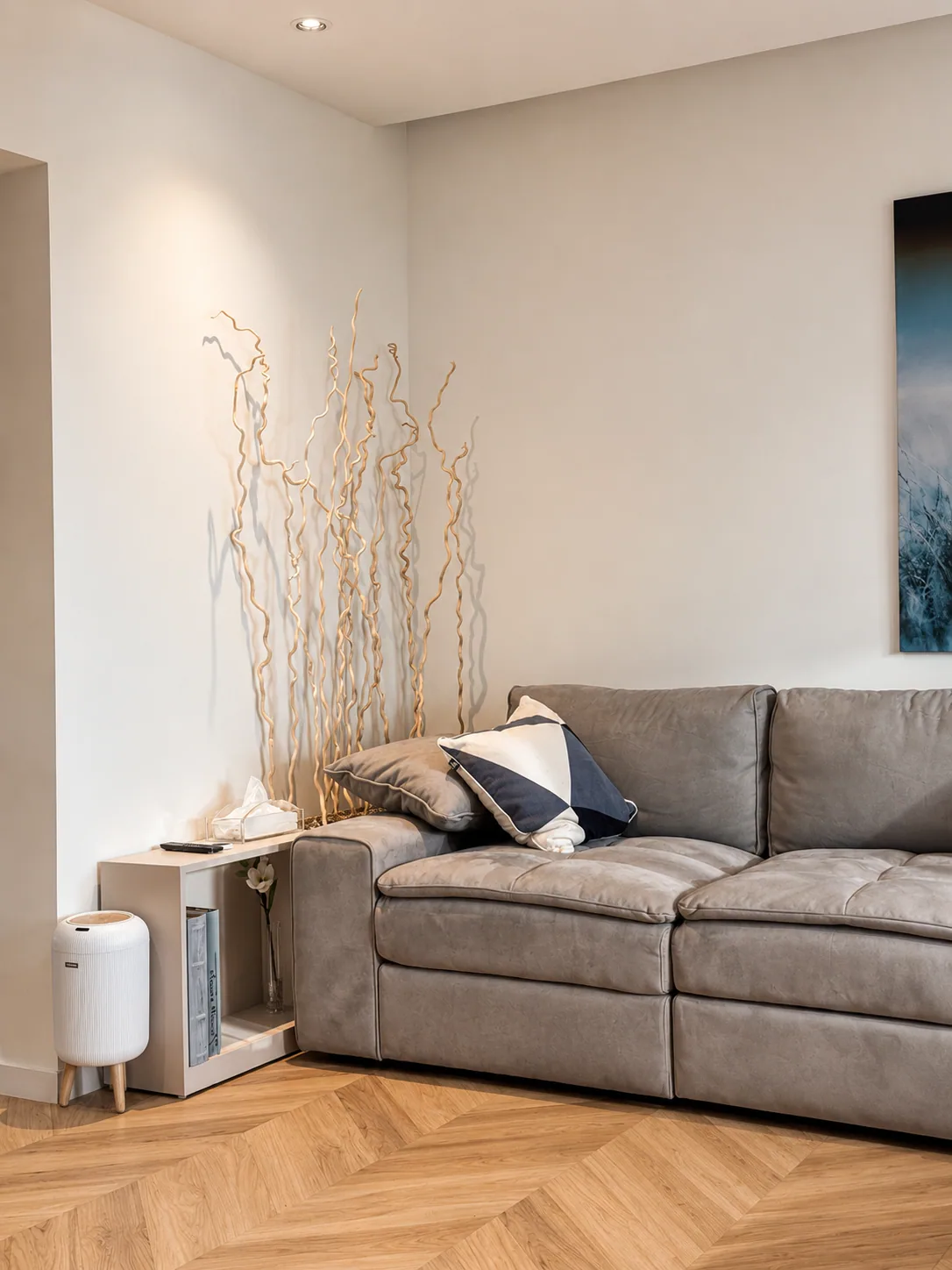 Gilded Branch Corner — chic corners renovation in AIN AAR by K.Renovation